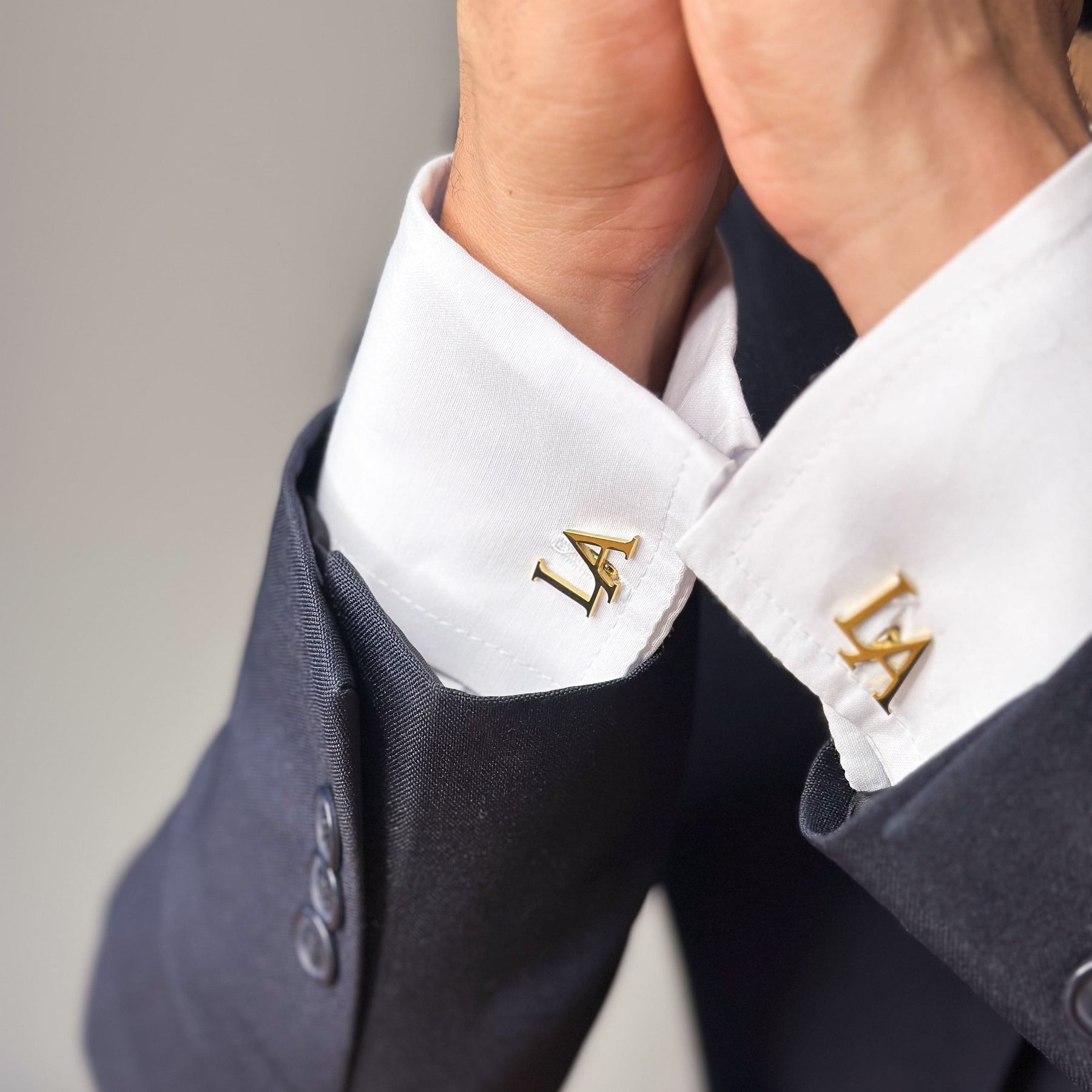 Par de Abotoaduras Personalizadas Exclusivas com Suas Iniciais | Presente Perfeito para Noivos, Padrinhos e Executivos - Luks