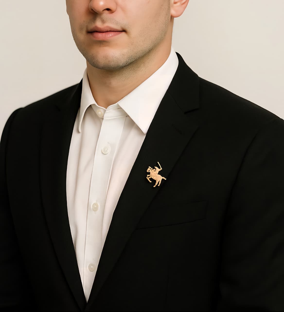 Pin Cavaleiro Luks Elegância Equestre em Aço Inoxidável