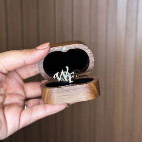 Pin de Lapela Personalizado com Iniciais para Casamento