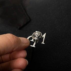 Lapela Noivo Pin com Iniciais para Casamento